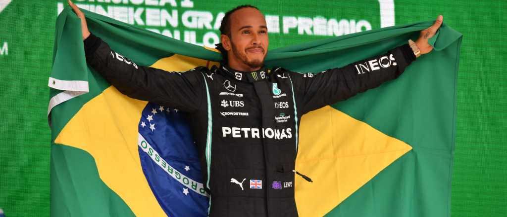 Hamilton ganó en Brasil y da pelea por el título mundial
