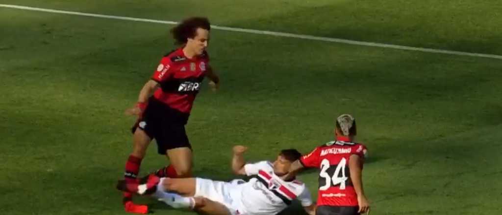 Un ex Boca le peg&oacute; una terrible plancha a David Luiz y casi lo quiebra