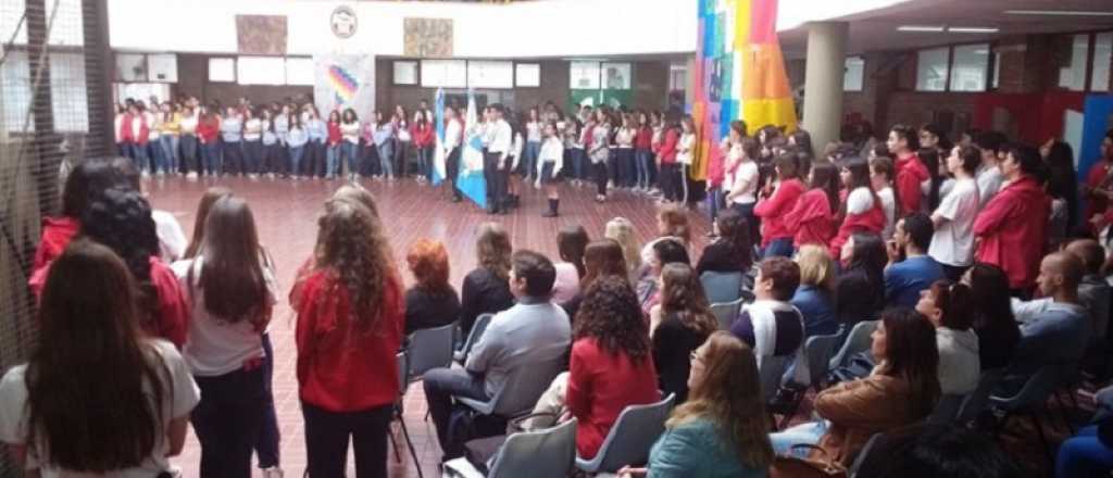 Alumnos mendocinos crean un diccionario para que adultos los entiendan