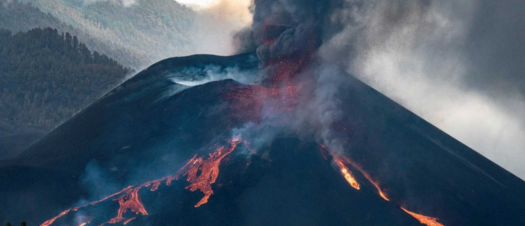 La erupción del volcán de La Palma cumple dos meses: sigue creciendo