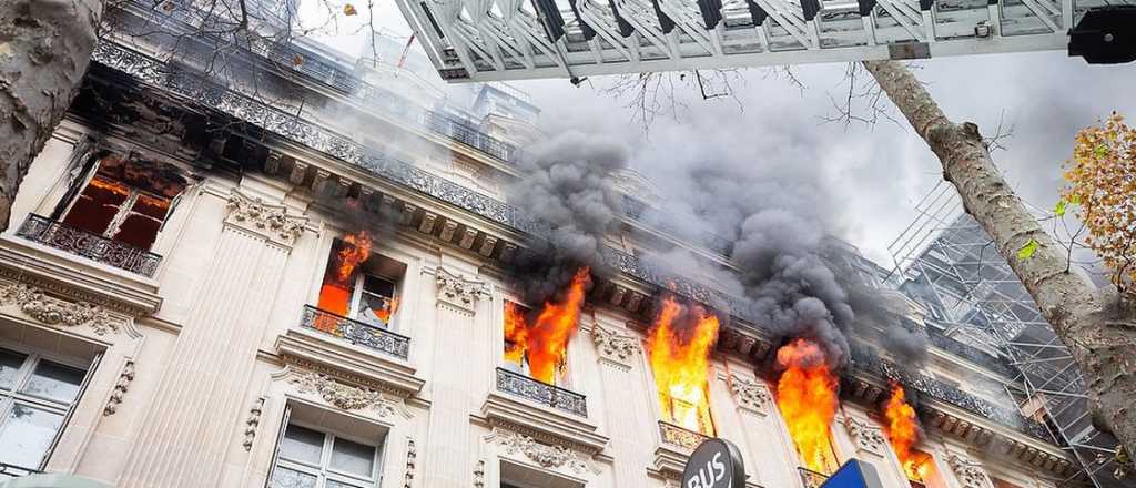 Se incendió un edificio cercano a la Ópera de París