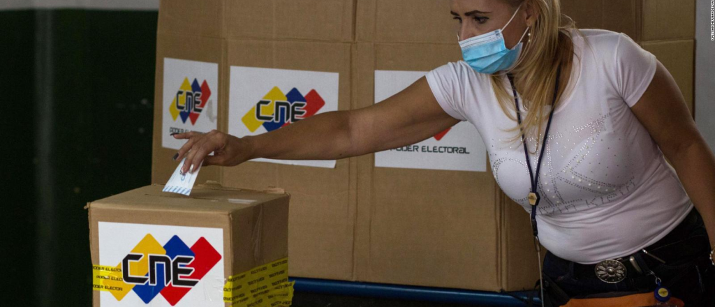 Venezolanos votan en cruciales comicios regionales y municipales