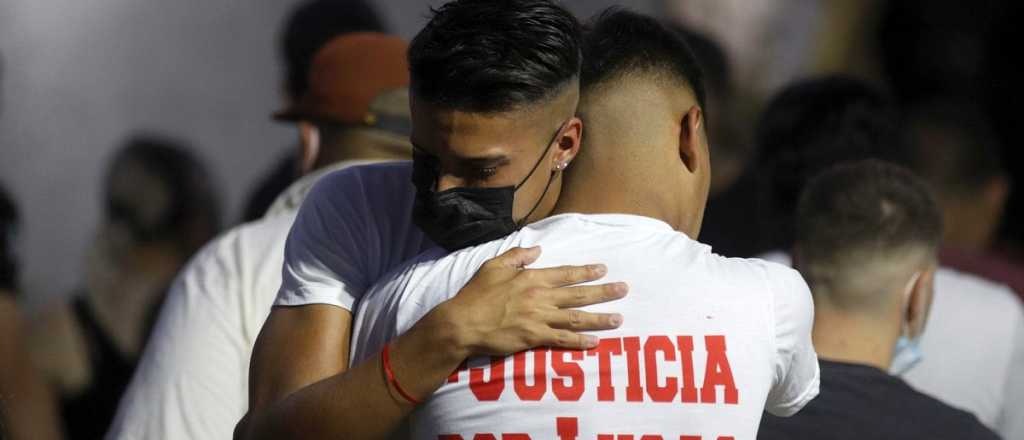 Dolor en el velatorio de Lucas González, el joven asesinado por policías