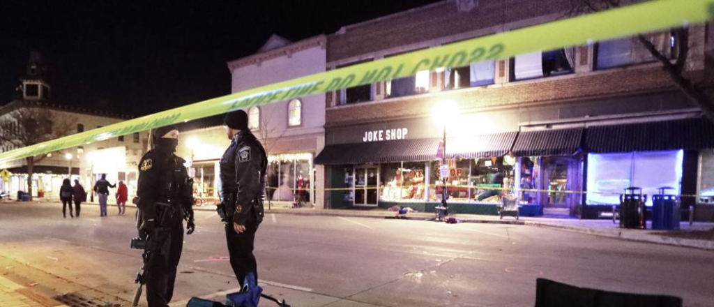 Embisti&oacute; a una multitud y hay al menos 5 muertos en EEUU