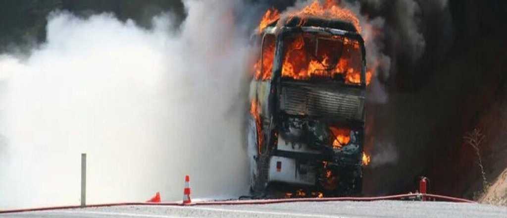 Murieron 46 personas por el incendio de un micro en Bulgaria