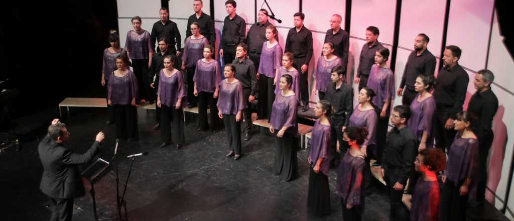 El coro de Ciudad celebró su 38° aniversario en el Día del Músico