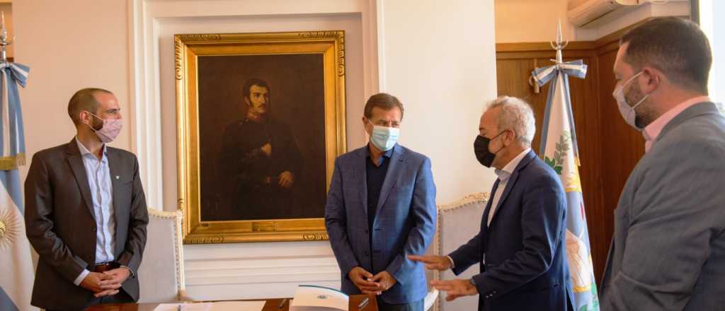 Suarez firm&oacute; un convenio para promover la conservaci&oacute;n patrimonial