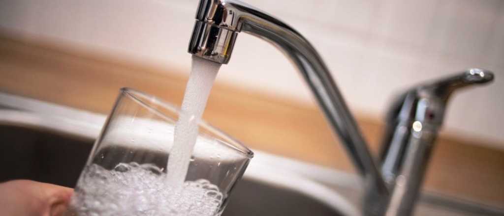 AySAM garantiza la calidad del agua potable en Mendoza