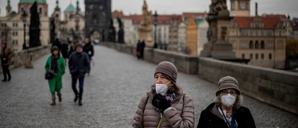Alemania pide más restricciones por 300 mil contagios de Covid en un día