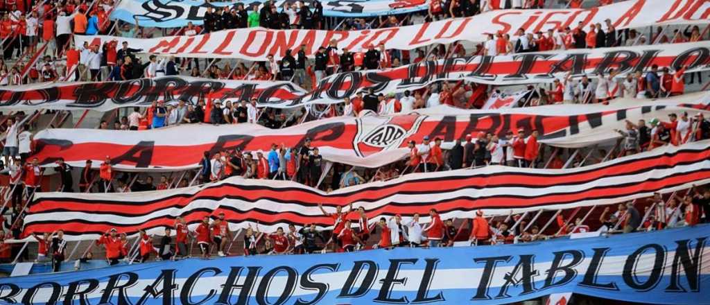 Los Borrachos del Tabl&oacute;n presentes en el Monumental 