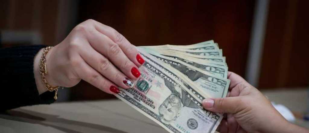 El dólar blue cerró a $1.100 en la previa de las elecciones