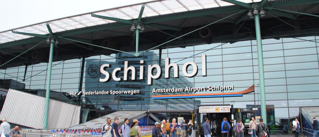 Unos 60 pasajeros de Sudáfrica dieron positivo de COVID-19 en Holanda