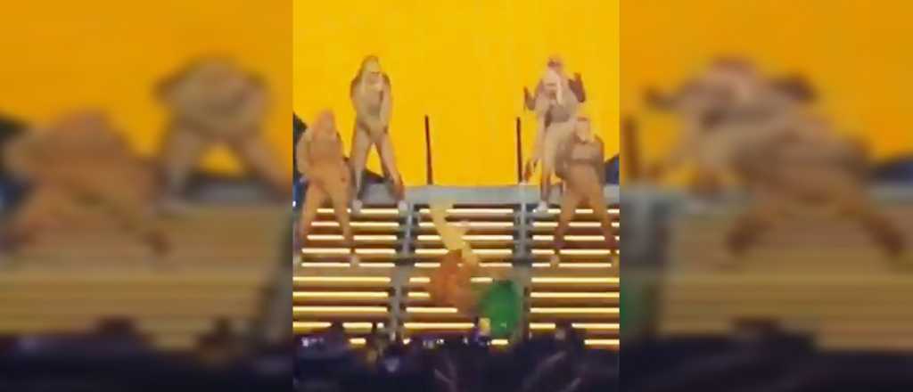 Video: durísima caída de Karol G durante un concierto en Miami