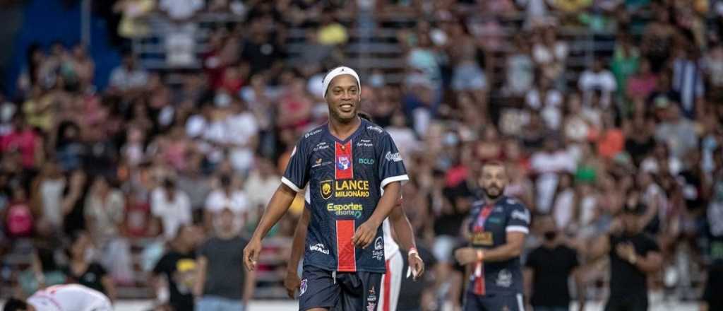 Video: Ronaldinho desat&oacute; la locura con este tremendo golazo