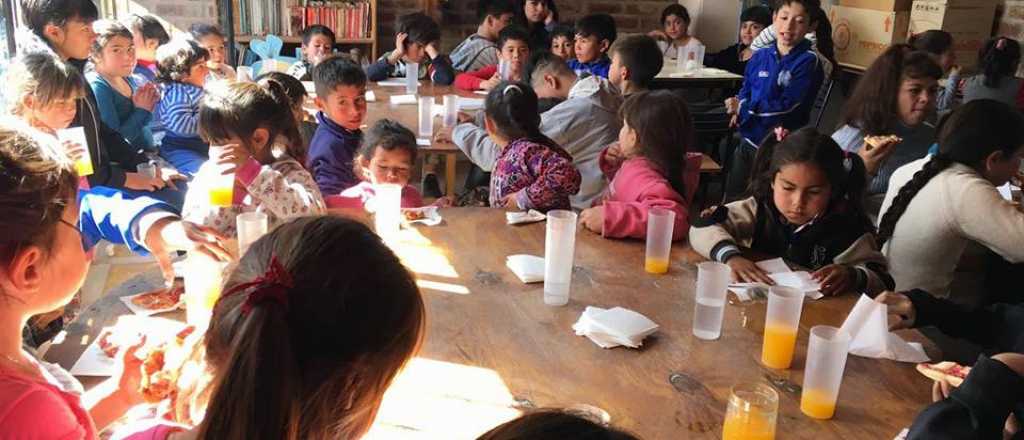 El comedor "Los Pajaritos"  alimenta a 150 niños por día en Godoy Cruz