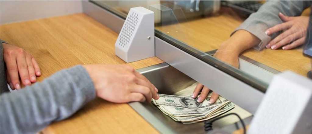 Por el corralito fake, los que retiraron dólares deberán pagar impuestos