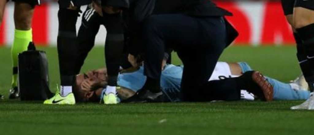 Susto por un terrible pelotazo: se fue en camilla y preocup&oacute; a todos