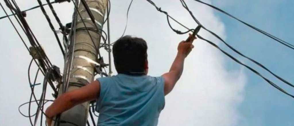 Intentó hacer una conexión clandestina y murió electrocutada en Maipú