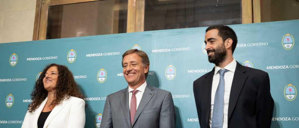 El gobernador les tomó juramento a los nuevos ministros de Mendoza