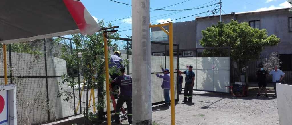 Guaymallén retiró las rejas que los vecinos colocaron en el Tercer Barrio Judicial 