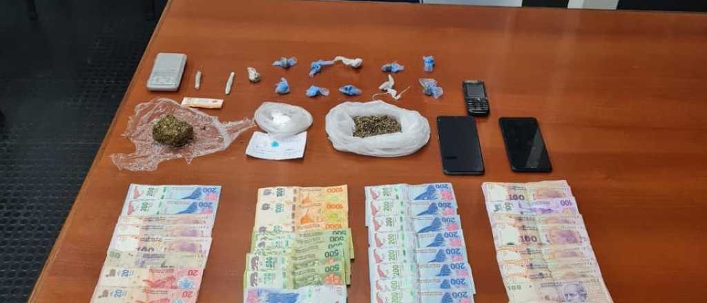 Dos detenidos con drogas y dinero en un allanamiento en Guaymallén 