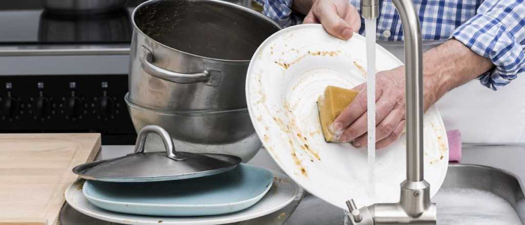 Mito o verdad: ¿Deben las visitas lavar los platos?