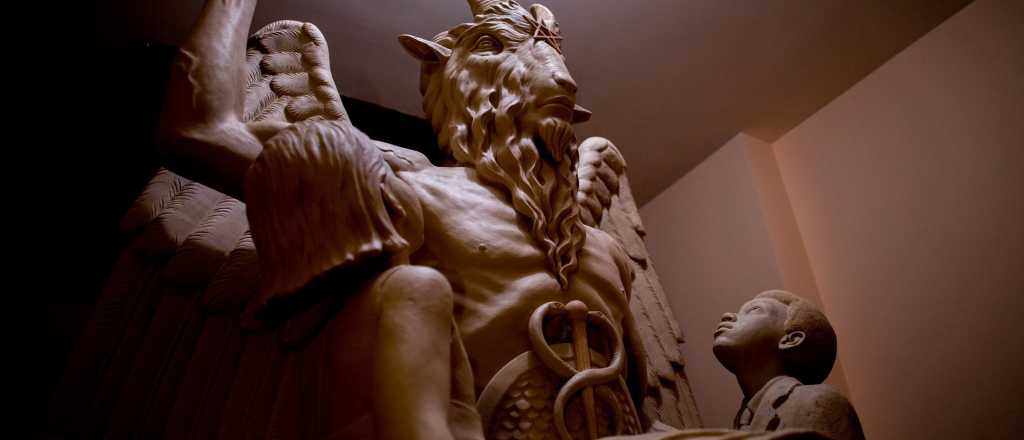 Develaron una estatua de Satan&aacute;s pidiendo "libertad religiosa"