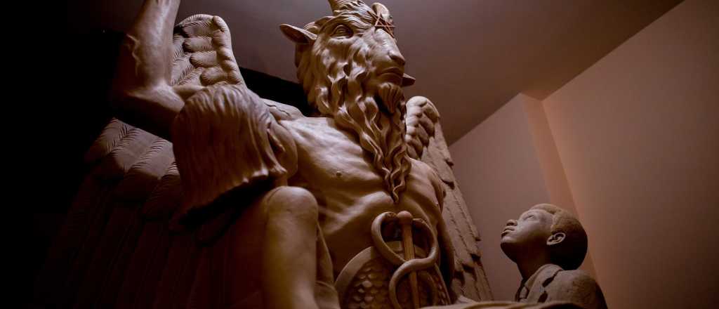 Develaron una estatua de Satanás pidiendo "libertad religiosa"