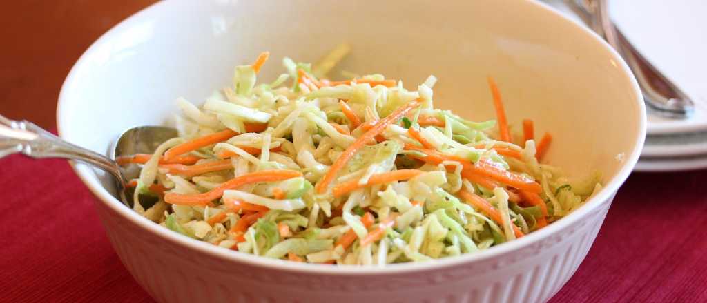 Cómo hacer la Coleslaw, la mítica ensalada americana