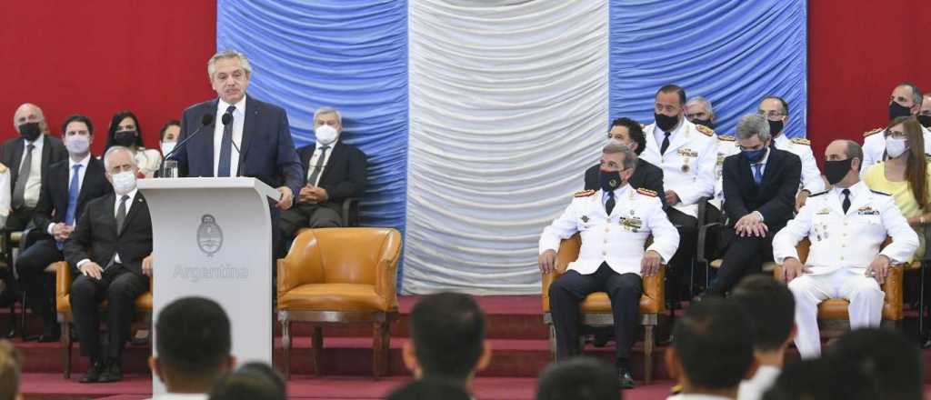 Fern&aacute;ndez alab&oacute; a los que "arriesgan para que Argentina entre al mundo"