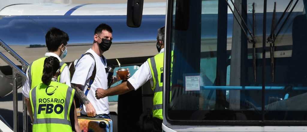 Messi llegó a Rosario, junto a Di María, Icardi y Paredes