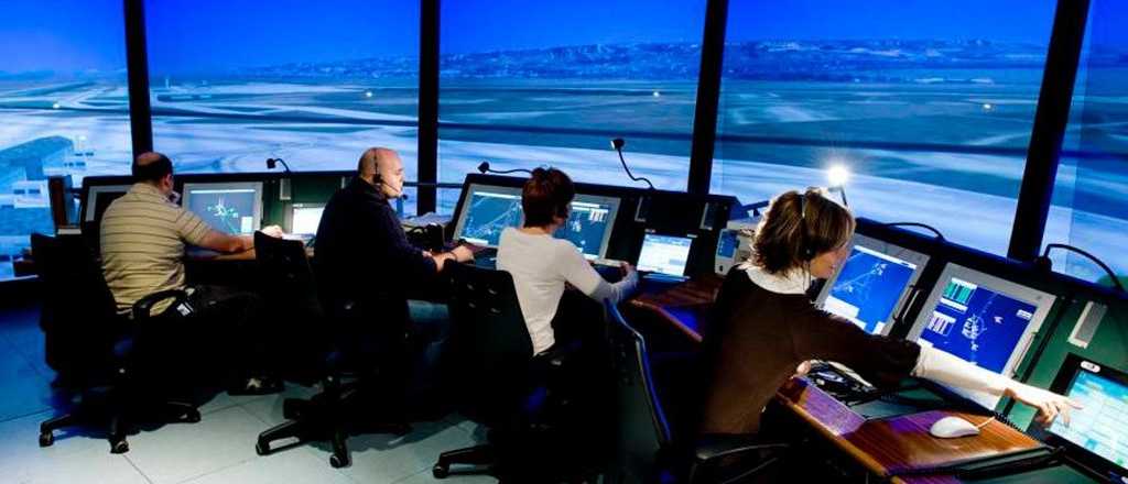 Ofrecen becas para la formación de controladores aéreos