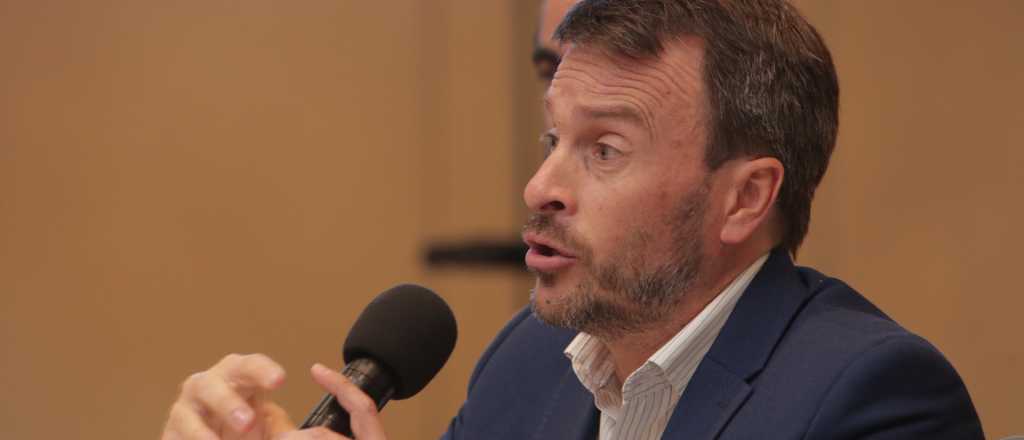 "Al Gobierno sólo le quedan dólares para 3 semanas de importaciones"