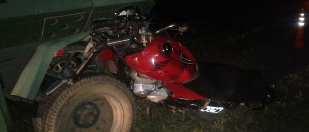 Murió un motociclista tras chocar contra un tractor sin luces