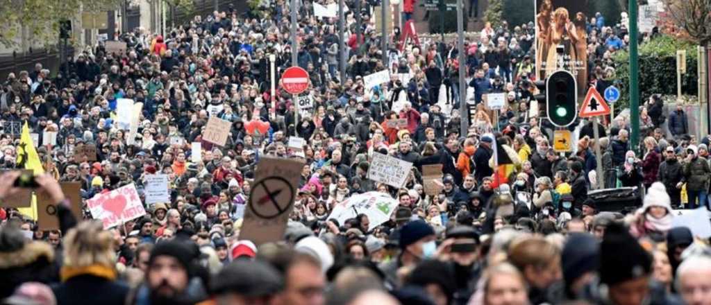 Covid: masivas protestas en Bélgica por las restricciones