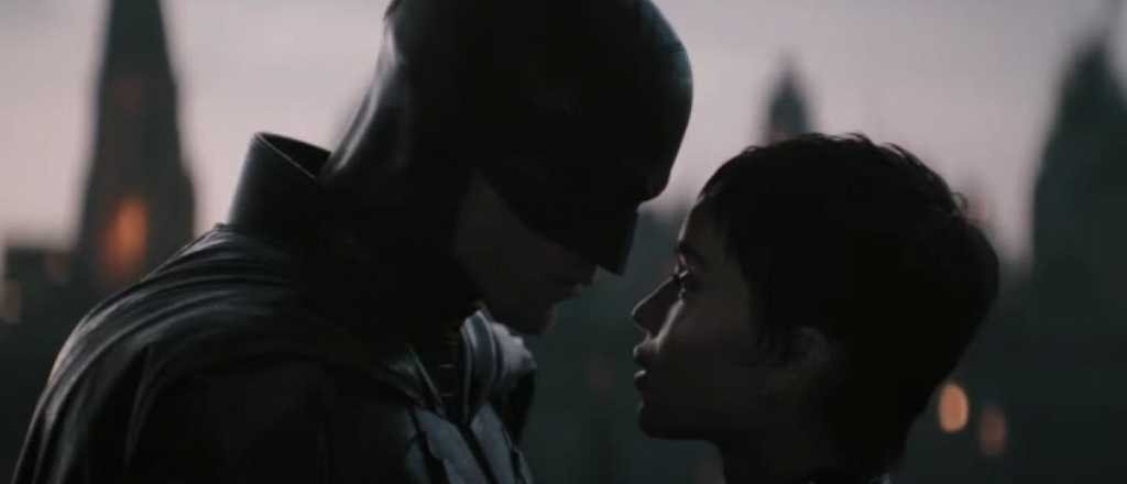 "The Batman" muestra a Pattinson y Zoe Kravitz en un trailer oscuro