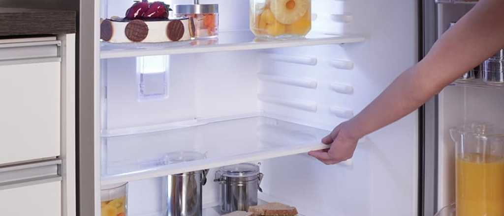 El truco con bicarbonato que elimina el mal olor de la heladera
