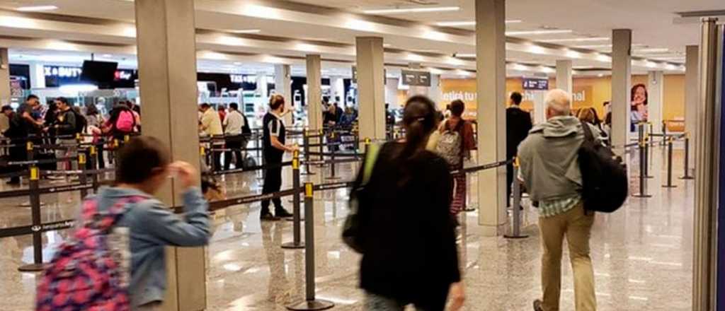 Qu&eacute; dice la letra chica de la reforma migratoria de Milei