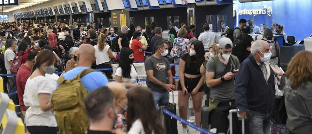 Anuncian restricciones en Aeroparque por la suba de casos