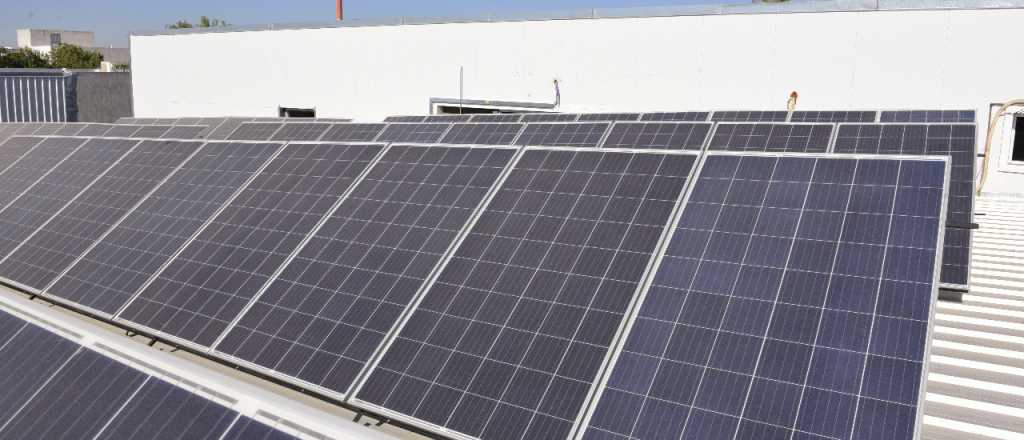 Cubrir las acequias con paneles solares: ¿una idea genial contra las sequías?