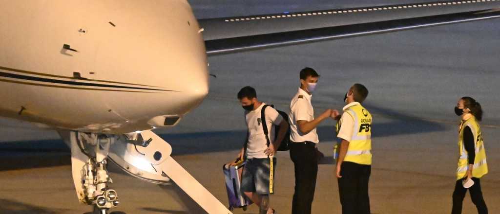 A Messi le dio negativo el PCR y parti&oacute; rumbo a Par&iacute;s