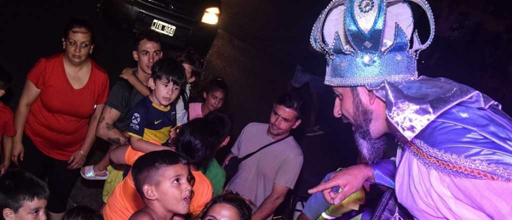 Fotos y video: los Reyes Magos recorrieron los barrios de Godoy Cruz