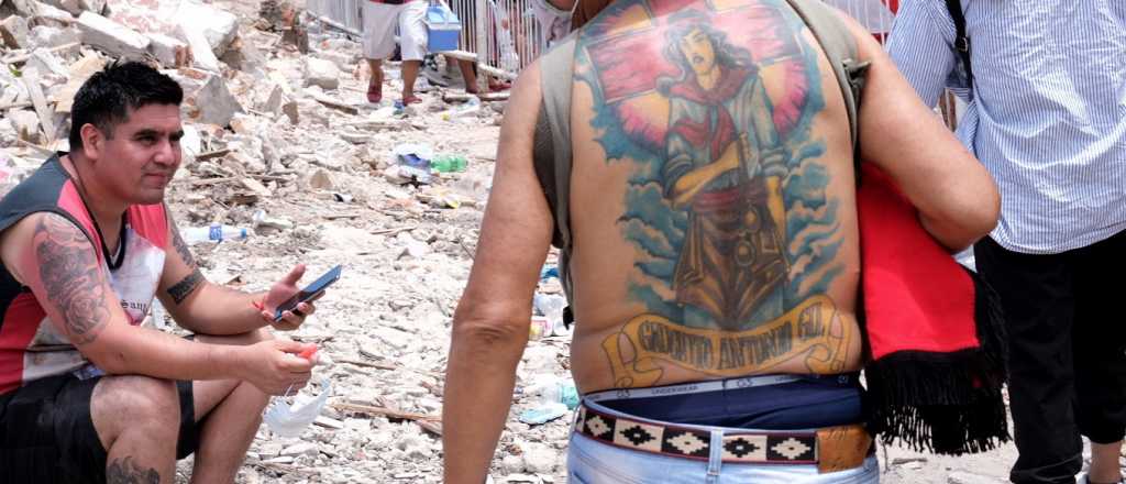 M&aacute;s de 100 mil devotos del Gauchito Gil le rindieron tributo en Corrientes