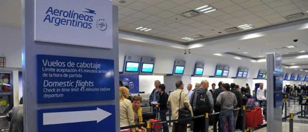 Aerolíneas Argentinas canceló vuelos por tener 1.200 empleados aislados