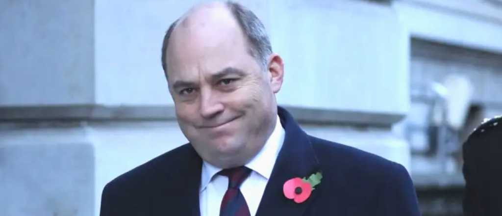 El secretario de Defensa brit&aacute;nico tild&oacute; de "enemigos" a los argentinos