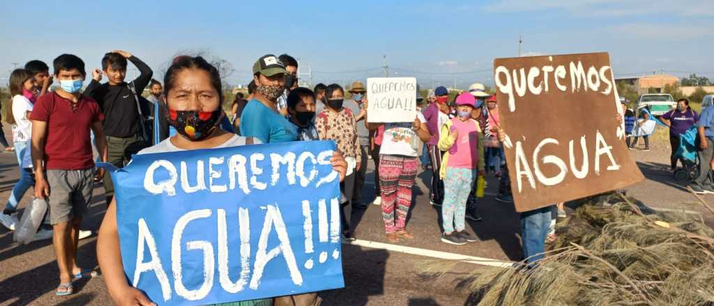 Vecinos de Ugarteche cortan la Ruta 40 por falta de agua potable