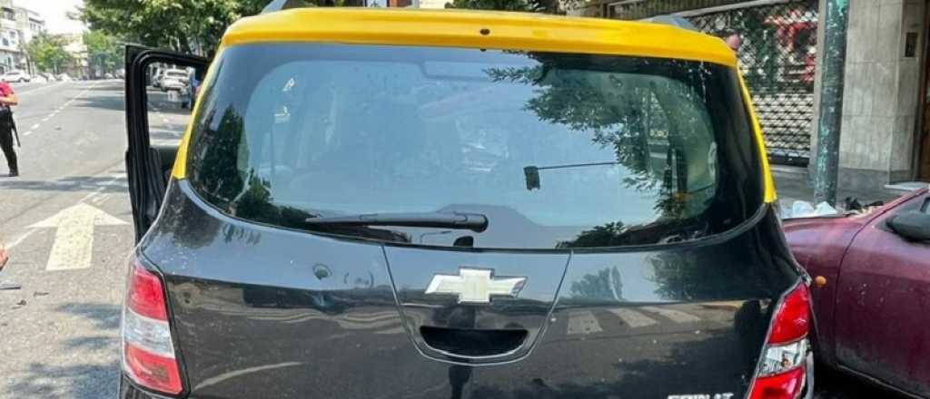 Video: subió al capot para evitar el robo de su taxi, salió despedido y murió