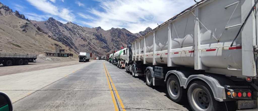 Cornejo se reúne con Aprocam para destrabar el conflicto con Chile