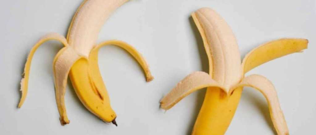 Por qué no deberías sacarle las hebras a las bananas