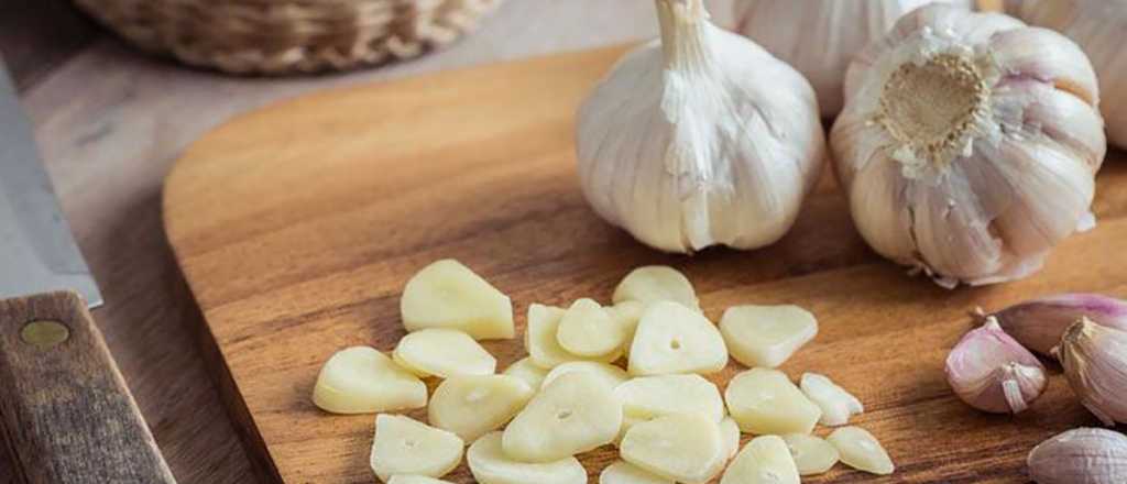 A que no lo sabías: las 5 razones saludables de comer ajo crudo